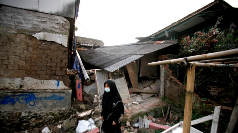 Shallow quake kills 62, injures hundreds  on Indonesia's Java island