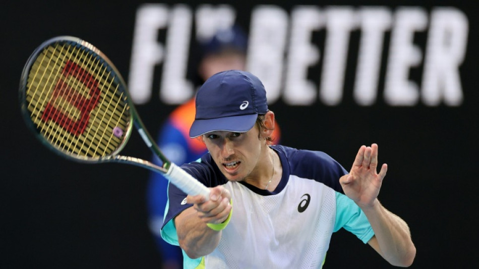 El tenista Alex de Mi&ntilde;aur, investigado en una trama de pasaportes covid falsos