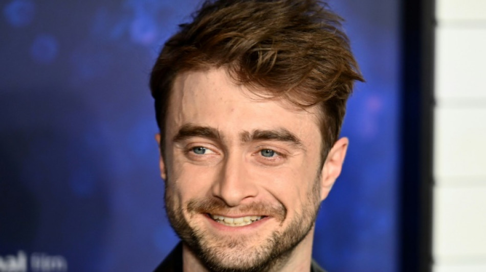 Daniel Radcliffe diz que posi&ccedil;&atilde;o de J.K. Rowling sobre pessoas trans o 'entristece'