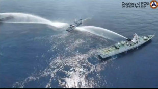 Filipinas acusa China de usar canhões de água contra dois navios