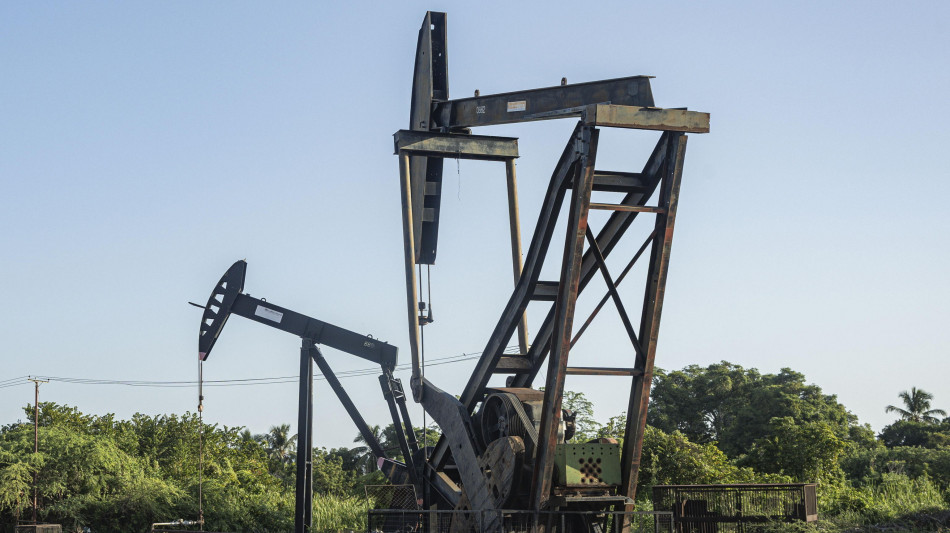 Petrolio in calo dell'1%, il Brent tocca i 60 dollari al barile