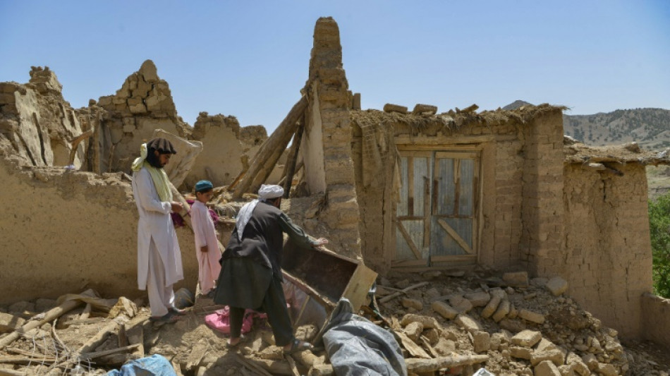 Los socorristas intentan llegar a la zona de Afganist&aacute;n donde un sismo dej&oacute; al menos mil muertos