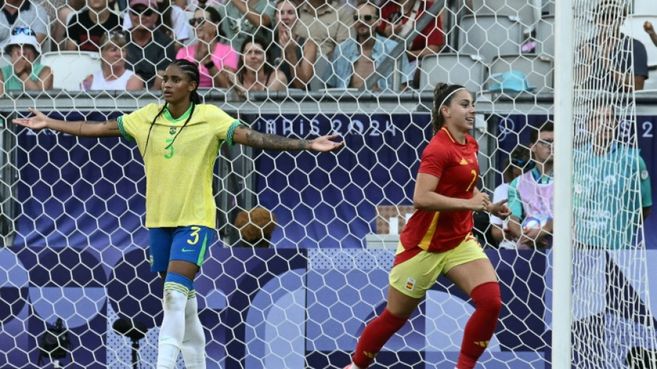 Com Marta expulsa, Brasil perde para Espanha mas avan&ccedil;a &agrave;s quartas de Paris-2024