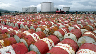 Prezzo petrolio in lieve rialzo, Wti scambiato a 61,70 euro
