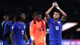 Fran&ccedil;a sofre, mas vence Isl&acirc;ndia de virada (2-1) nas Eliminat&oacute;rias