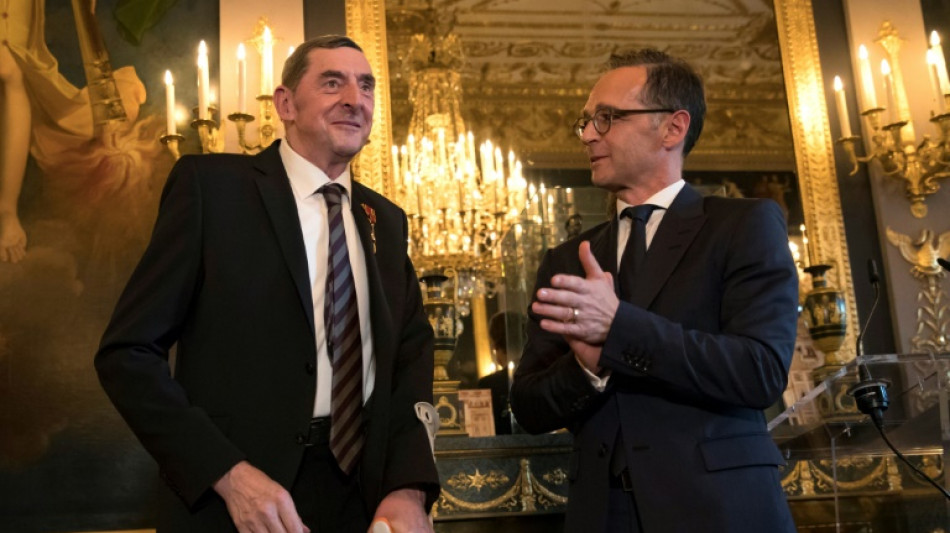 Federa&ccedil;&atilde;o alem&atilde; convida policial agredido na Copa de 1998 para amistoso