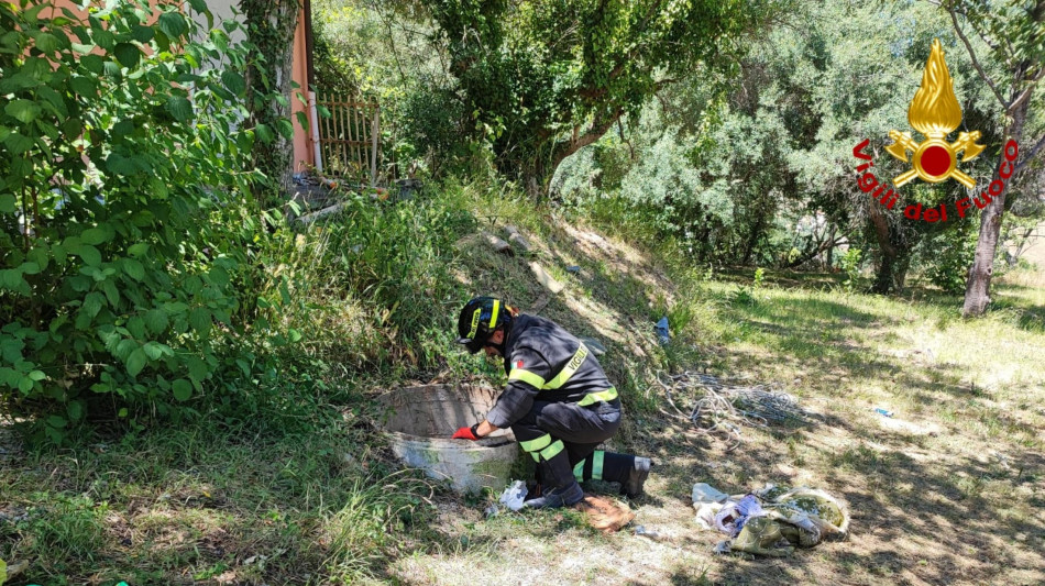 Donna e bimbo di 10 anni cadono in pozzo, piccolo &egrave; morto