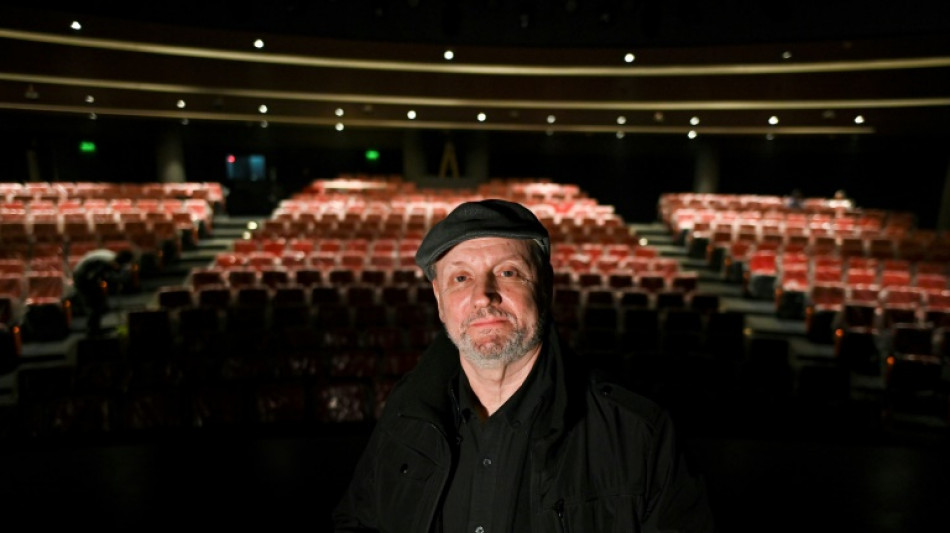El cineasta Campanella le devuelve un teatro a Buenos Aires