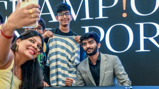 Gukesh Dommaraju, campe&atilde;o mundial de xadrez mais jovem da hist&oacute;ria, vira her&oacute;i na &Iacute;ndia