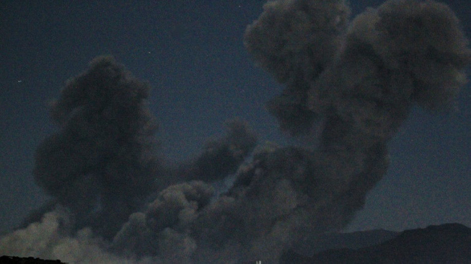 Rebeldes no I&ecirc;men reivindicam ataque contra porta-avi&otilde;es dos EUA no Mar Vermelho