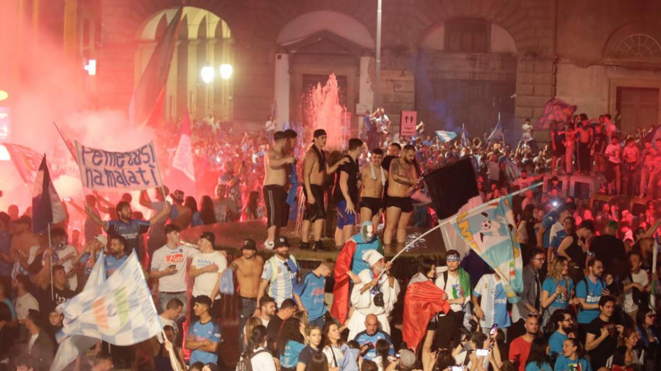 Tifo batte scaramanzia, a Napoli le T-shirt col quarto scudetto