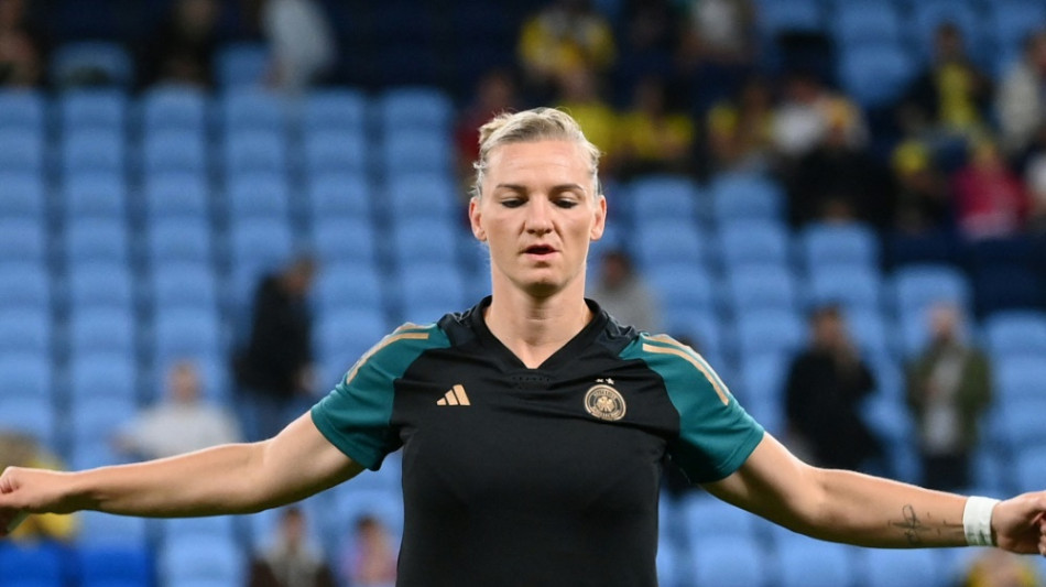 Popp &uuml;ber DFB-Zukunft: "Entscheidung noch nicht getroffen"