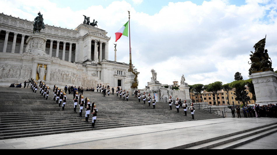 Mattarella ad Altare della patria per celebrazioni del 25 Aprile