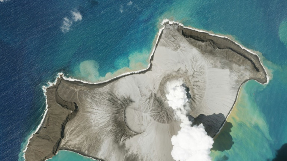 La erupción de un volcán submarino en las Islas Tonga, origen de un tsunami