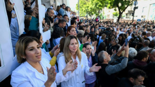 Universidades e cientistas da Argentina protestam contra ajuste de Milei