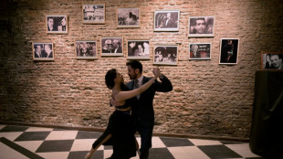Os 'taxi dancers' de Buenos Aires s&atilde;o um salvo-conduto para novatos no tango