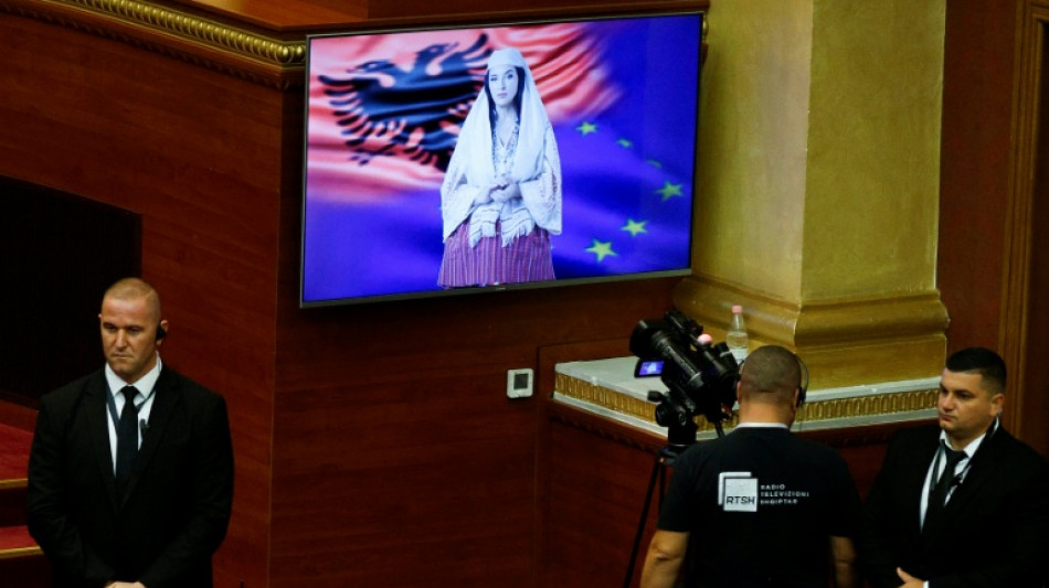 "No estoy aqu&iacute; para remplazar a los humanos", asegura la ministra albanesa generada por IA