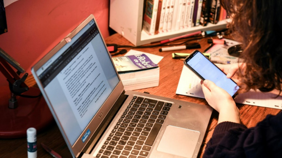 Les Fran&ccedil;ais demeurent accros &agrave; internet avec 2h26 pass&eacute;es par jour