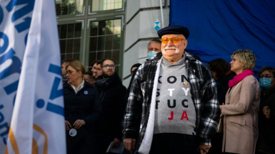 Pologne: Lech Walesa test&eacute; positif au Covid