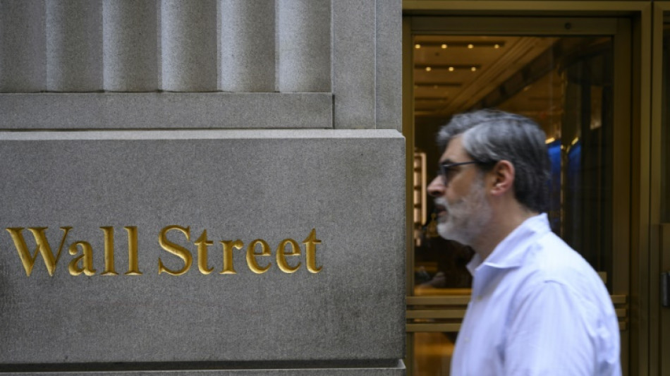 Wall Street ouvre en baisse, nerveuse avant l'audition du président de la Fed