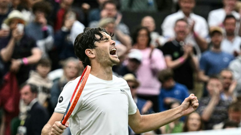 Fritz vira sobre Zverev em cinco sets e vai &agrave;s quartas de final de Wimbledon
