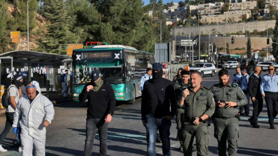 Al menos un muerto y 14 heridos en dos ataques en Jerusalén