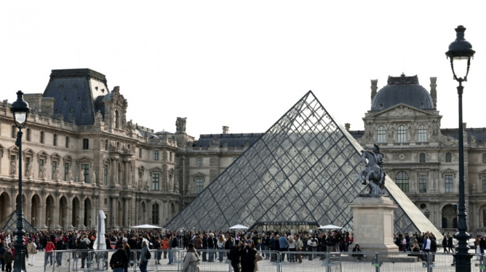 Por robo del Louvre  "hay m&aacute;s de 150", muestras de ADN, dice la procuradora de Par&iacute;s
