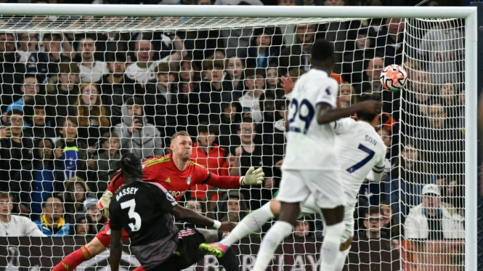 L&iacute;der Tottenham abre rodada marcada pelo derby de Manchester