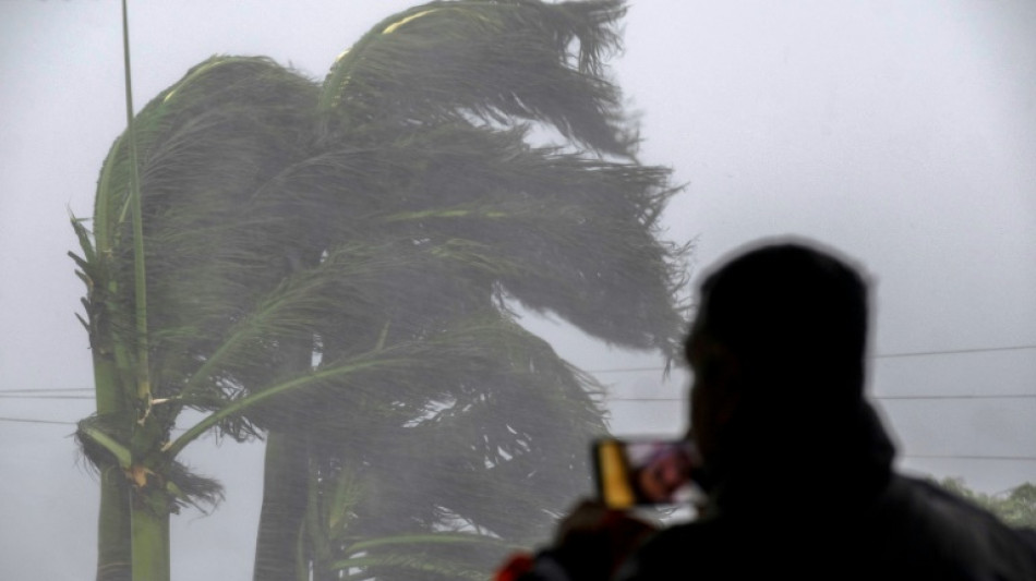 El hurac&aacute;n Ian, "extremadamente peligroso", toca tierra en Florida