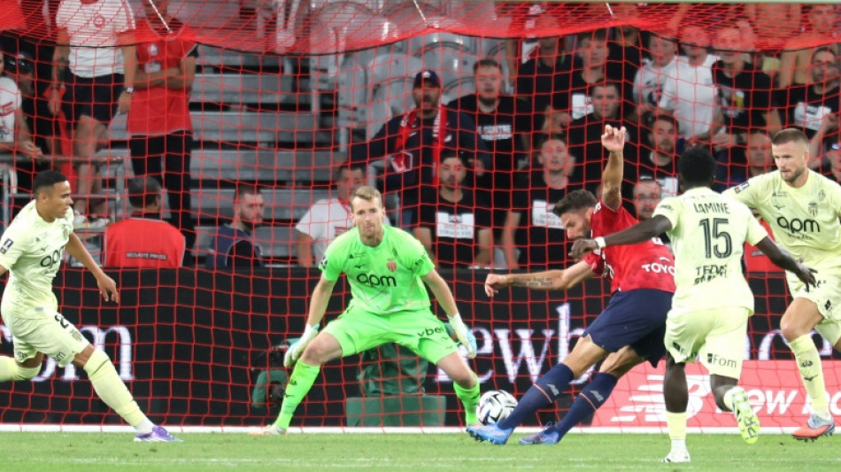 'Big brother' Giroud strikes late to lift Lille past Monaco