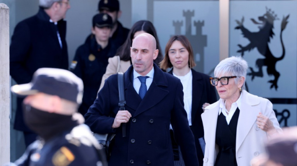 Jenni Hermoso foi pressionada pela RFEF para que minimizasse beijo for&ccedil;ado, afirma seu irm&atilde;o