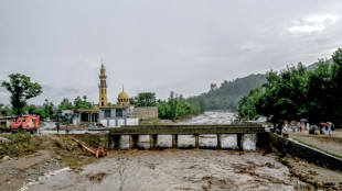 Au Pakistan, la pluie emp&ecirc;che les secouristes de retrouver les disparus de la mousson