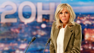 Brigitte Macron vole au secours de son mari et s'expose aux critiques