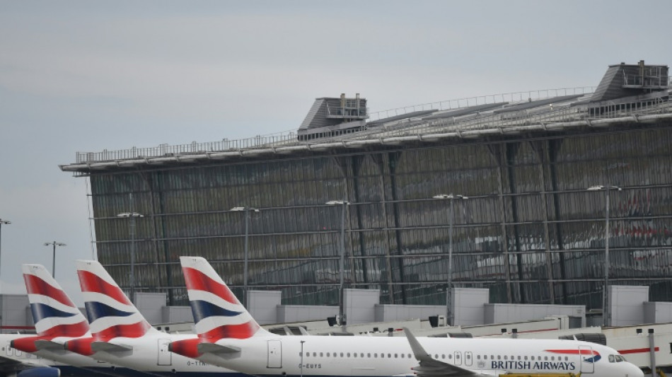Perturbaciones en el tr&aacute;fico a&eacute;reo mundial por cierre de Heathrow tras un incendio 