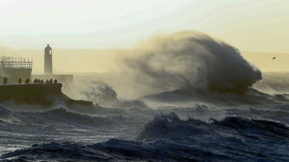 Extienden a Londres la alerta m&aacute;xima en Reino Unido por tormenta Eunice