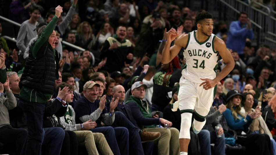 Giannis se desborda con 50 puntos y los Celtics aumentan su racha de triunfos