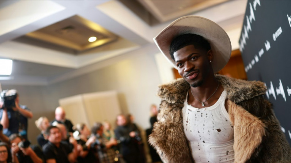 Rapper Lil Nas X &eacute; preso por andar seminu em Los Angeles