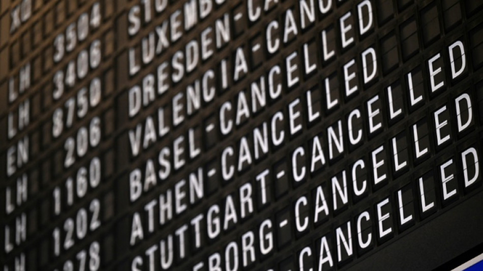 Warnstreik an deutschen Flugh&auml;fen: Tausende Fl&uuml;ge fallen aus