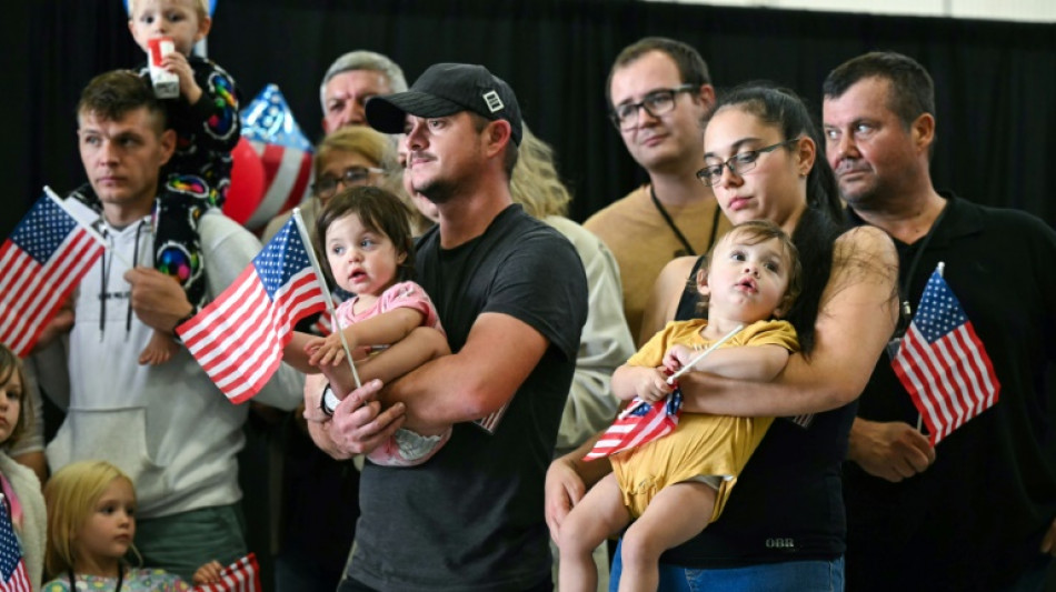 Un primer grupo de sudafricanos blancos llega a EEUU