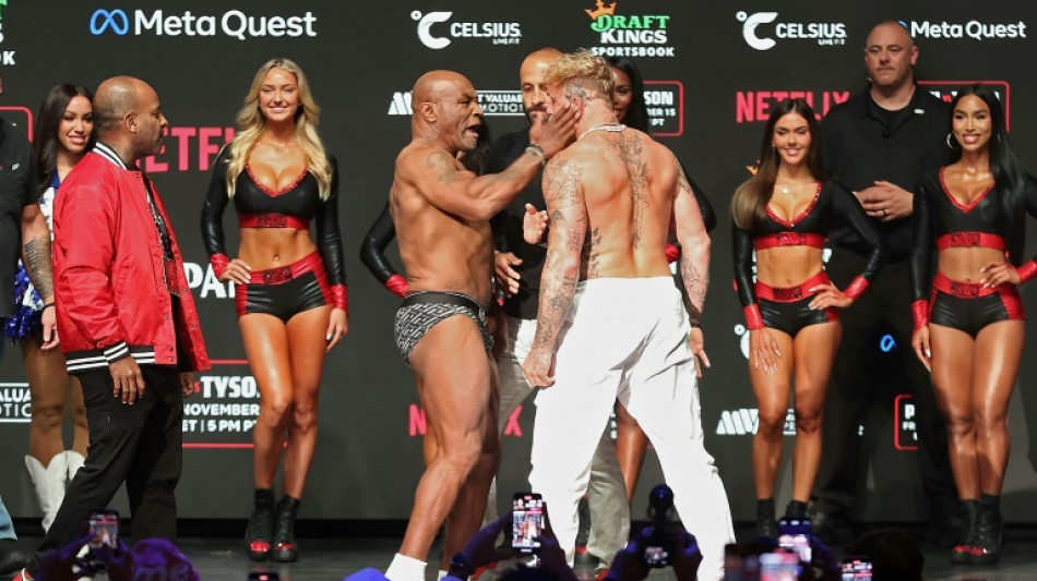 Boxe: Tyson gifle Paul lors de leur ultime face-&agrave;-face avant de monter sur le ring