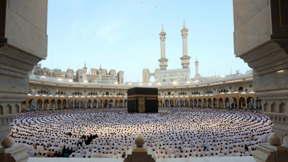 Arábia Saudita reforça controles para peregrinação a Meca após mortes pelo calor