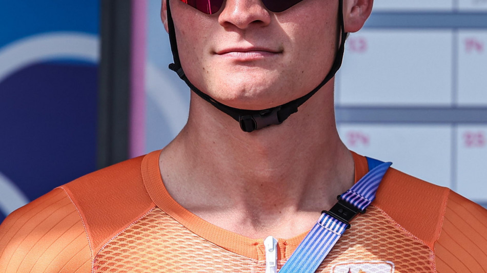 Ciclocross: Mondiali; vince Van der Poel, Van Aert &egrave; secondo