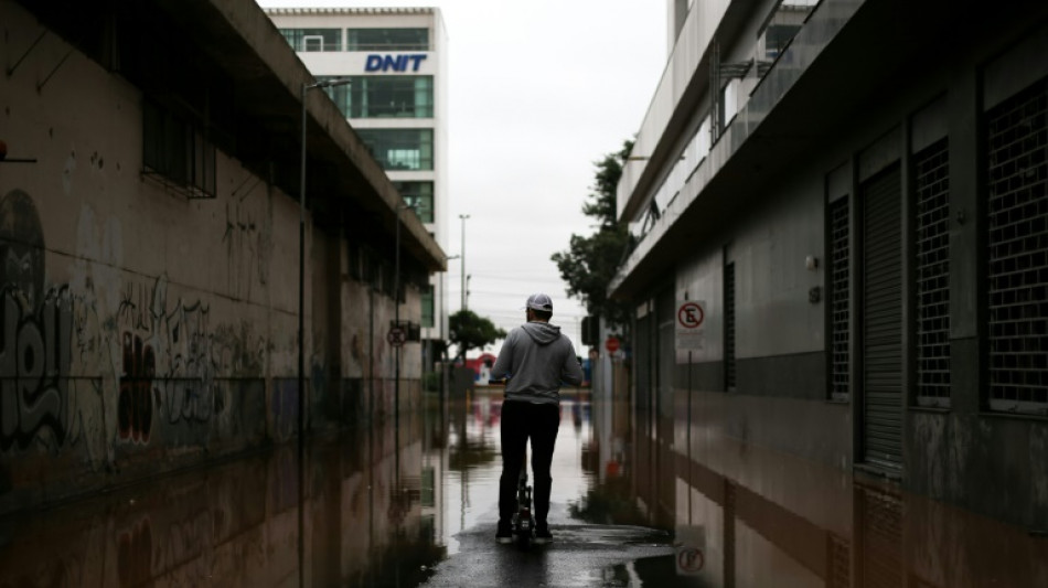 Centros de acolhimento distribuem solidariedade a v&iacute;timas de chuvas torrenciais no Brasil