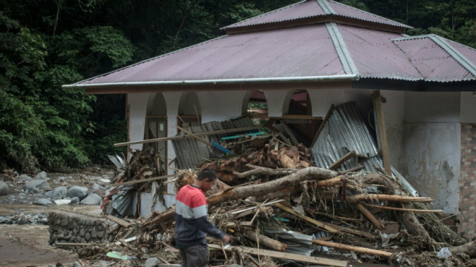 Al menos 34 muertos por inundaciones y corrientes de lava fría en Indonesia