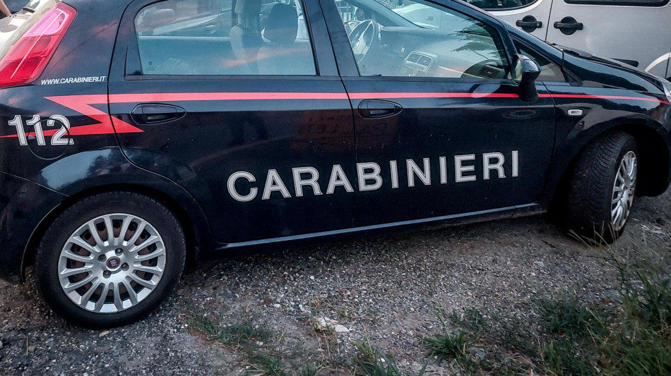 Operaio di 25 anni muore incastrato in un macchinario