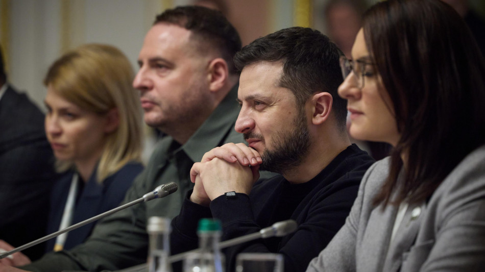 Media, Zelensky per ora non silurerà Yermak