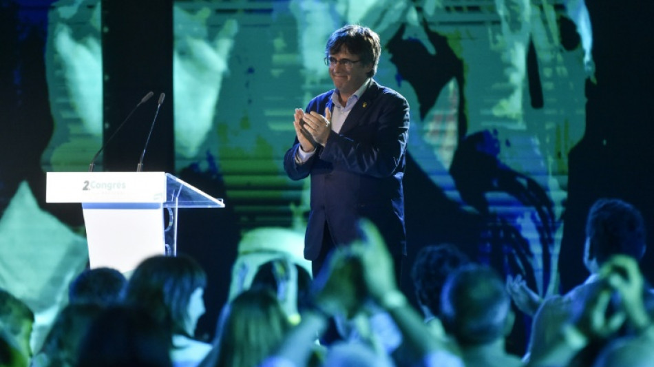 L'ind&eacute;pendantiste catalan Puigdemont quitte la pr&eacute;sidence de son parti