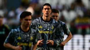 De volta ap&oacute;s longa aus&ecirc;ncia, Vlahovic se lesiona novamente e desfalca Juventus