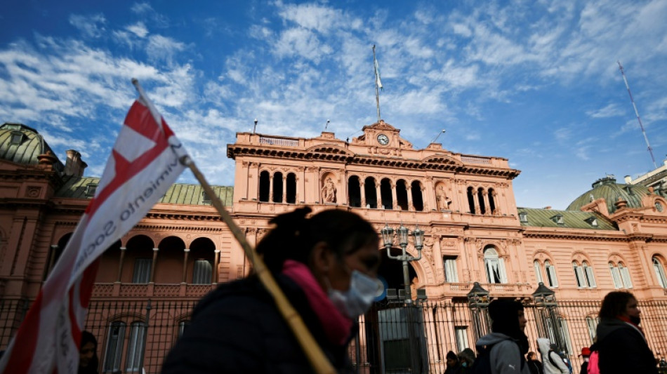 Organizaciones sociales exigen ayudas contra la inflaci&oacute;n en Argentina