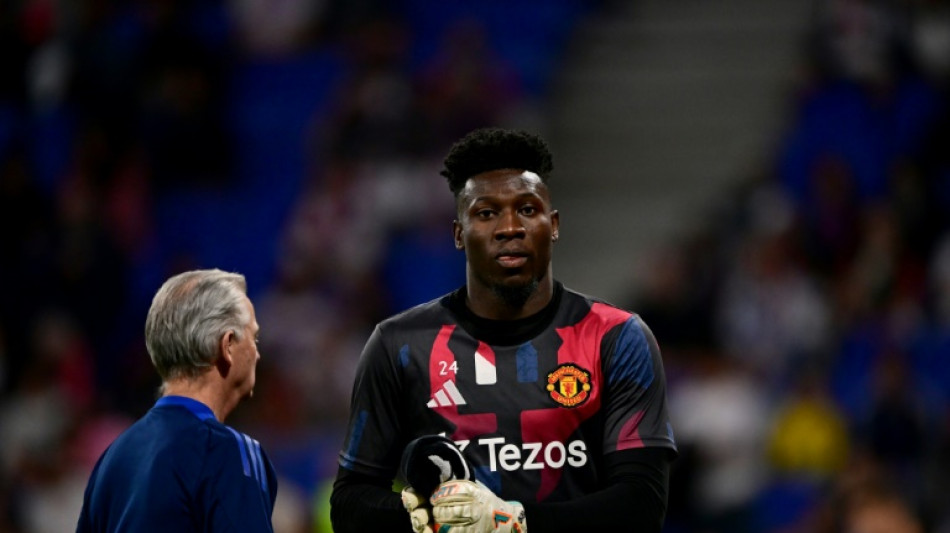 Zirkzee hits back at 'ridiculous' criticism of Man Utd keeper Onana